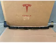 Кріплення заднього бамперу центральне Tesla Model 3 1494045-00-E